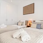 Family Friendly 3br L Pool And Terrace Apartment